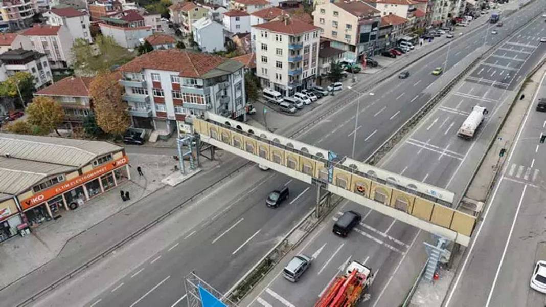 Evinin salonu görününce üst geçidi yıktırdı! 9